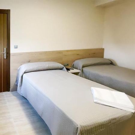 Hostal Restaurante Cuatro Caminos Cubillos del Sil エクステリア 写真