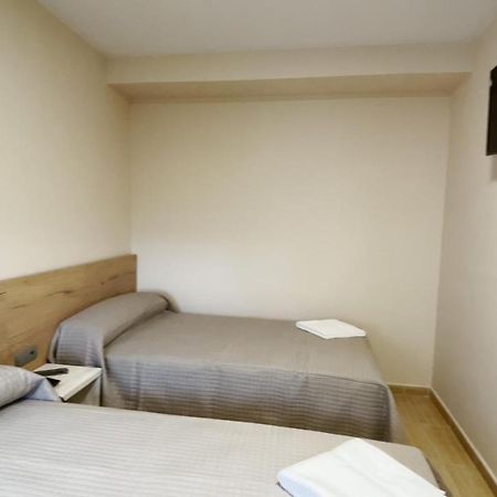 Hostal Restaurante Cuatro Caminos Cubillos del Sil エクステリア 写真
