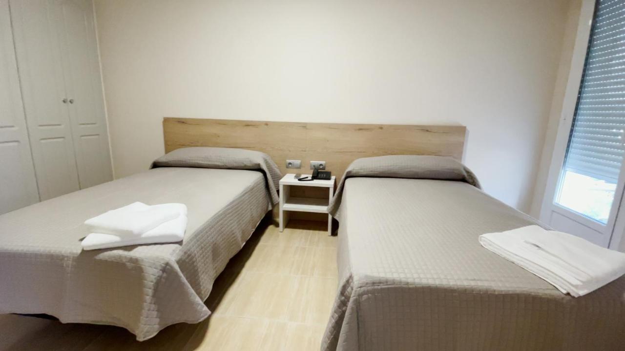 Hostal Restaurante Cuatro Caminos Cubillos del Sil エクステリア 写真