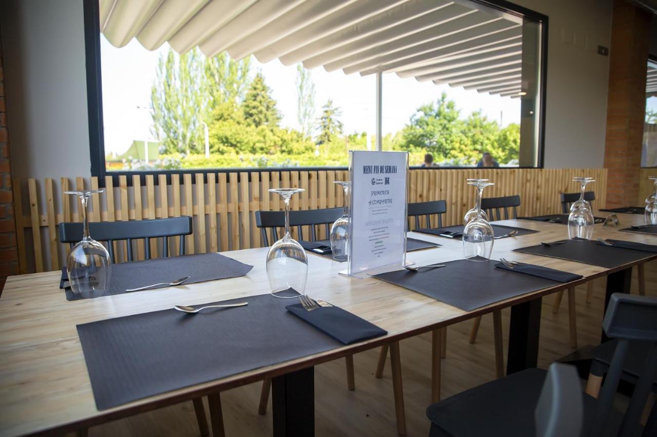 Hostal Restaurante Cuatro Caminos Cubillos del Sil エクステリア 写真