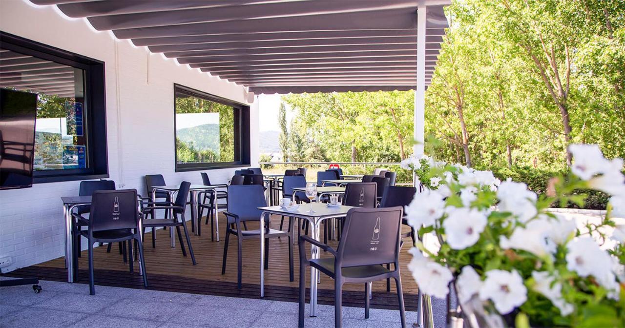 Hostal Restaurante Cuatro Caminos Cubillos del Sil エクステリア 写真